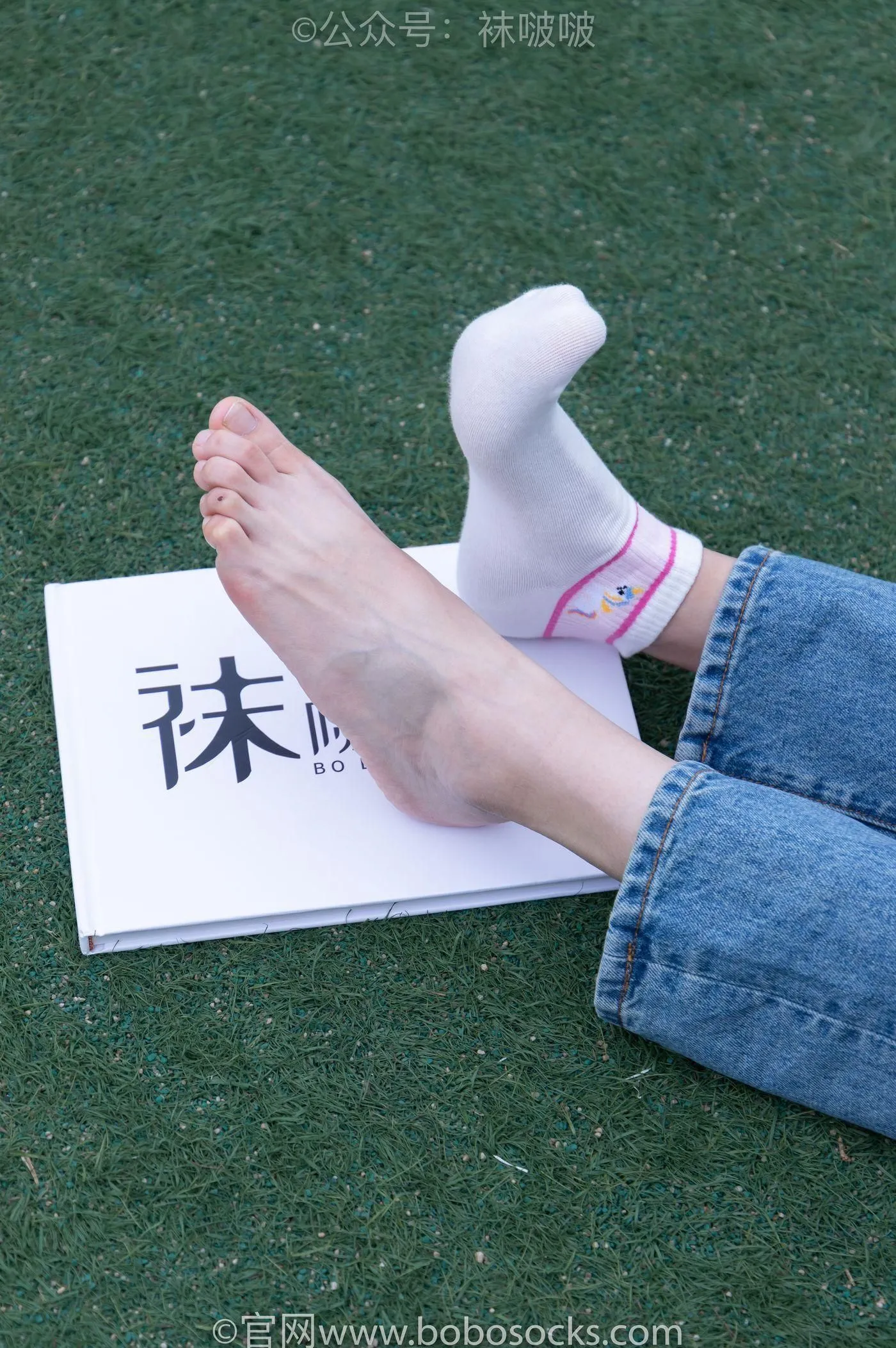 [BoBoSocks袜啵啵]NO.004 泡芙-vans帆布鞋、白棉袜、裸足 [127P]插图4